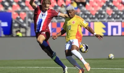 Óscar Perea, delantero de Colombia, durante el partido contra Noruega.