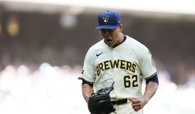 José Quintana, lanzador colombiano de los Cerveceros de Milwaukee.