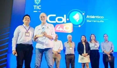 Momentos de la distinción al gobernador Eduardo Verano. 