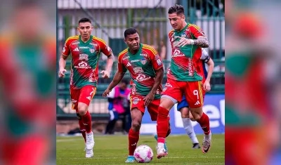 Harold Rivera, Jesús Rivas y Guillermo Paiva durante el partido contra Alianza, en Valledupar. 
