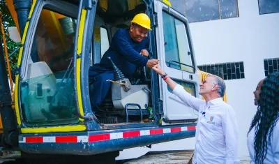 Gobernador Eduardo Verano en la sede Centro de Uniatlántico.