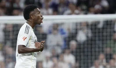 La reacción de Vinicius al darse cuenta que iba a ser sustituido en el clásico contra Barcelona. 