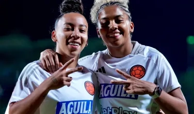 Wendy Bonilla y Jorelyn Carabalí, jugadoras de la Selección Colombia femenina. 