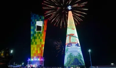 La Ventana al Mundo y el Árbol de Navidad.