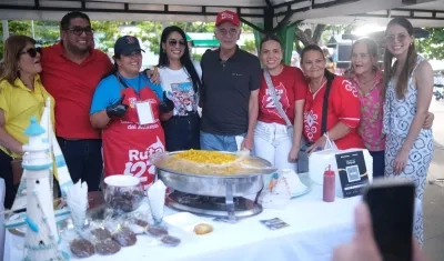 Eduardo Verano, Gobernador del Atlántico; Plinio Cedeño, alcalde de Puerto Colombia; Verónica Cantillo, secretaria de Cultura del Atlántico; Katherine De la Hoz, gestora social y matronas. 