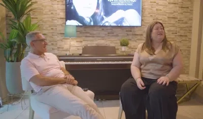 Sandra Daza y el periodista Jorge Cura.