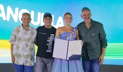 Juan Ospino, secretario de cultura y patrimonio; Alcalde Alejandro Char, la reina Michelle Char y Juan José Jaramillo, gerente de Carnaval de Barranquilla S.A.S