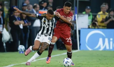 Acción de juego de la final entre Lanús y Atlético Mineiro.