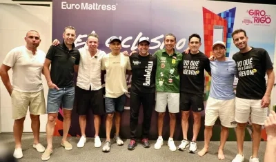 El alcalde Alejandro Char junto a Vincenzo Nibali, Rigoberto Urán, Nairo Quintana, Egan Bernal, Óscar Sevilla, Sergio Luis Henao y Fabio Aru. 