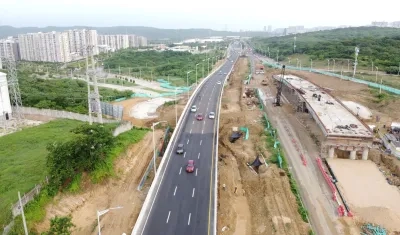 Flujo vehicular en megapuente sentido norte - sur en la Circunvalar.