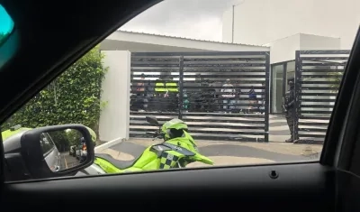 Momento del allanamiento a la vivienda del ministro Armando Benedetti. 