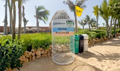 Caneca tragaplástico.