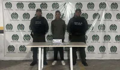 Breiner Jair Arteche Galvis tras ser capturado por el Gaula de la Policía. 