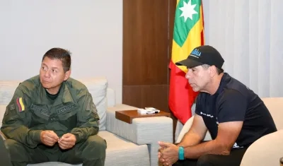 El Director Nacional de la Policía, William Rincón Zambrano y el Alcalde de Barranquilla, Alex Char.