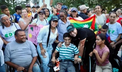 Alcalde Char en la entrega de vías en La Ciudadela. 