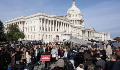 Sobrevivientes de abuso hablan durante una conferencia de prensa en el Capitolio de los Estados Unidos.