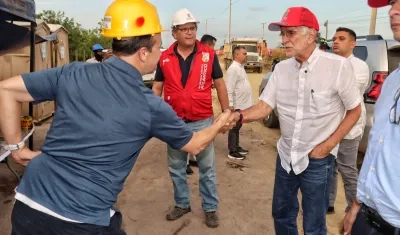 Eduardo Verano visitando las obras.