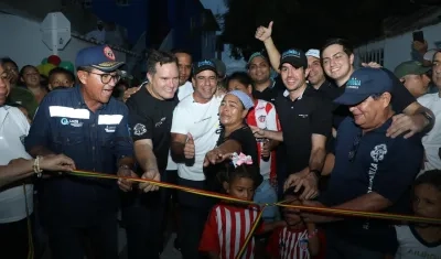 El alcalde Alejandro Char en la entrega de la vía en Las Flores.