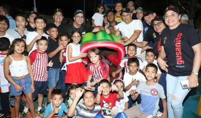 Alcalde Alejandro Char en acto de entrega en el barrio Las Nieves.