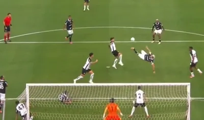 Gol de Jordan Barrera.