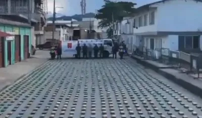 La marihuana estaba oculta en los paneles del cuarto frío del automotor. 