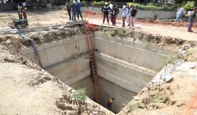 Inspección a canalización del arroyo calle 85. 