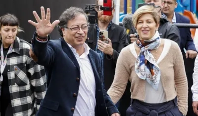 Petro y Verónica Alcocer.