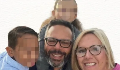Rafael Tudares junto a sus hijos y esposa.