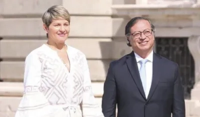 Verónica Alcocer y el Presidente Gustavo Petro.