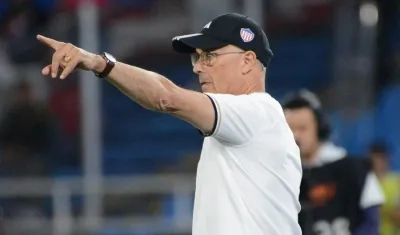 Alfredo Arias, técnico del Junior, durante el partido contra América.