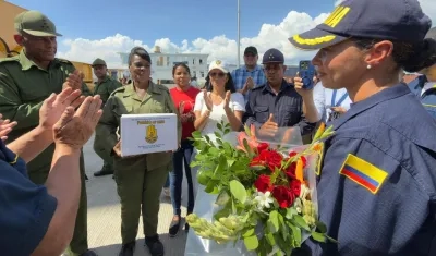 Entrega de ayuda humanitaria a Cuba.