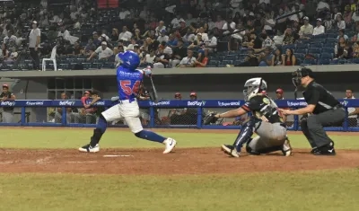 Diego Contreras, de Caimanes, conectó dos imparables en cinco turnos. 