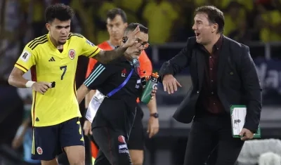 Luis Díaz y Néstor Lorenzo, técnico de la Selección Colombia. 