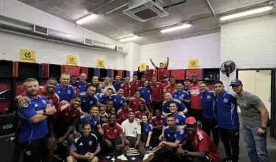 El plantel del Medellín tras lograr la clasificación a la final de la Copa Colombia. 