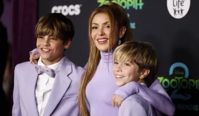 Shakira junto a sus hijos Milan y Sasha en el lanzamiento. 
