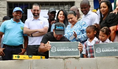 Alcalde Char durante el acto simbólico de la primera piedra en obras de la IED Etnoeducativa Paulino Salgado ‘Batata.