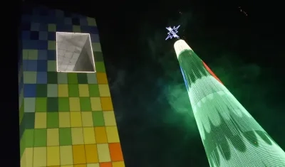 La Ventana al Mundo y el Árbol de Navidad.