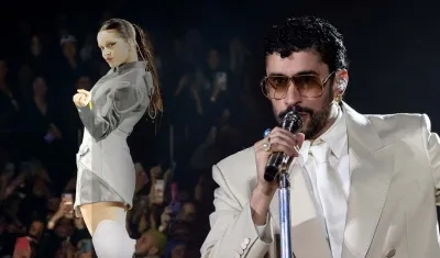 Los artistas Rosalía y Bad Bunny.