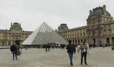 Museo del Louvre en París.