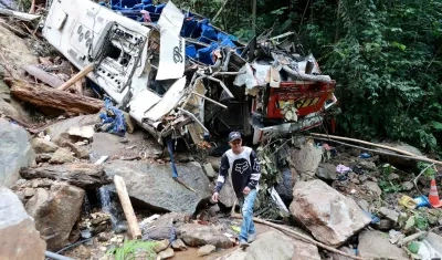 Así quedó el bus tras el fatal accidente. 