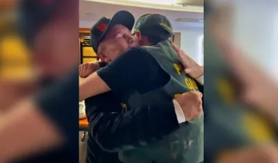 Reencuentro de Giovanny Ayala y su hijo Miguel Ayala. 