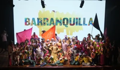 Sharon Hurtado, Luis Mauricio Aragón, Ashely Gómez y Germán Palomino recibieron decreto por parte de Juan Ospino, Secretario de Cultura  Distrito, y Édgar Blanco.
