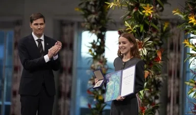 Ana Corina Sosa, hija de María Corina Machado, recibiendo el Premio.