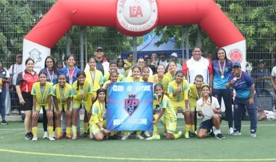 El club KP, campeón de la categoría 2011 femenina. 