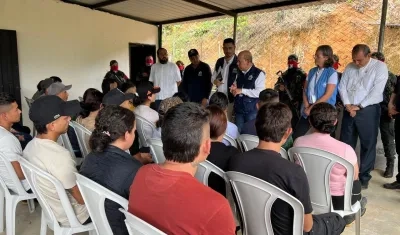 Los liberados por la guerrilla del ELN y la comisión humanitaria. 
