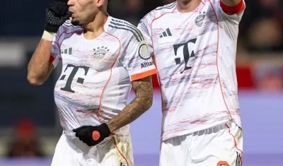 Luis Díaz y Harry Kane en la celebración del gol del guajiro