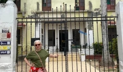 Mónica Gontovnik, en la entrada del Museo.