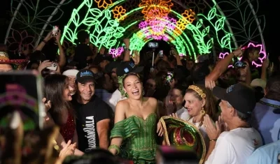 El alcalde Alex Char con la Reina del Carnaval 2026, Michelle Char, en el encendido del alumbrado navideño. 