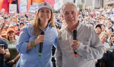 La candidata Paloma Valencia y el expresidente Álvaro Uribe Vélez.