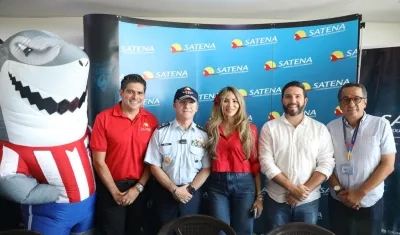 Directivos de Satena junto a funcionarios de la Alcaldía de Barranquilla y Gobernación del Atlántico.
